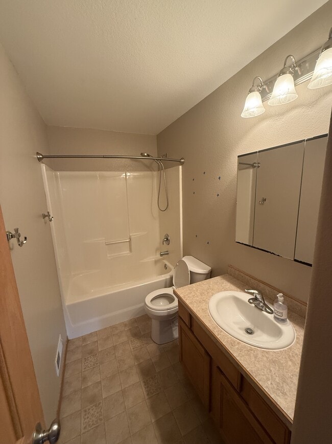 Building Photo - 335 N Roy Cir