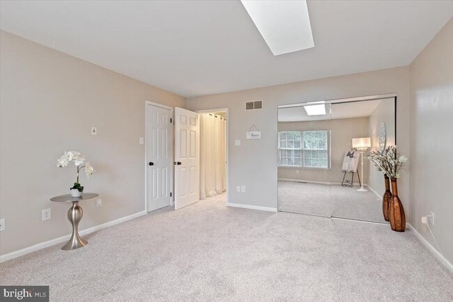 Building Photo - 105 Pin Oak Ct