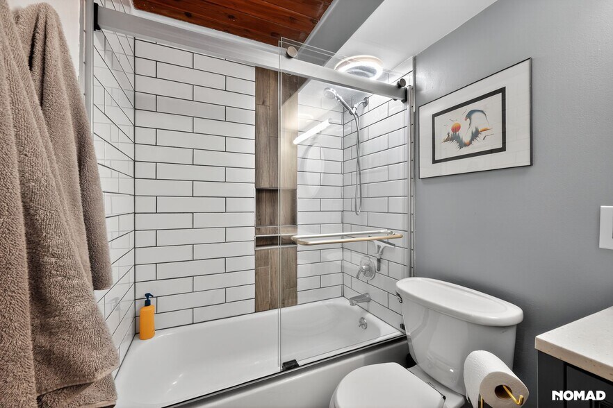 Building Photo - 1343 N High St