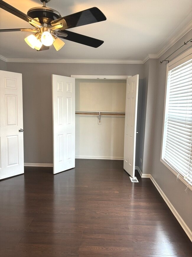 Building Photo - 549 Springbrook Trail N