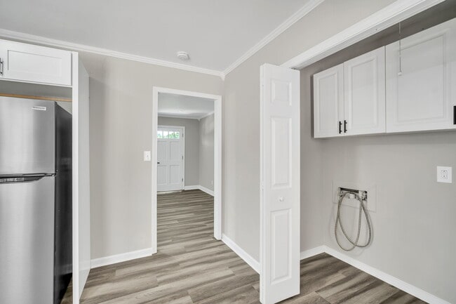 Building Photo - 120 Abbotsford Dr