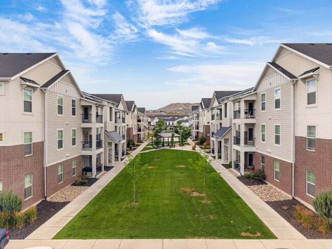 Building Photo - Spacious 3 Bed, 2 Bath Condo in The Exchange – Lehi, UT
