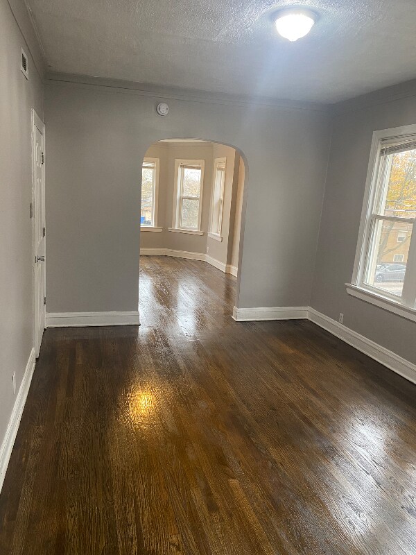 Building Photo - 10600 S Prairie Ave