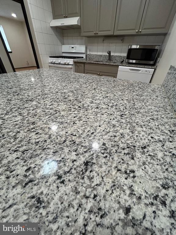 Building Photo - 400 Main St