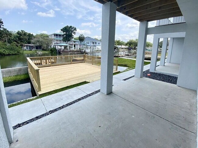 Building Photo - Waterfront 3 bedroom townhome with dock!