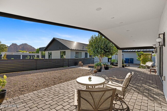 Building Photo - 3842 E San Miguel Ave