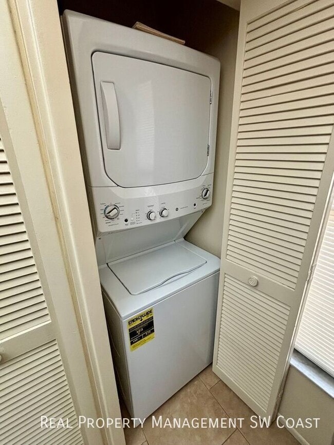 Building Photo - 4407 SW 7th Pl