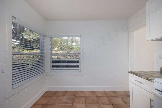 Building Photo - 2 WEEKS FREE!!! 2BR with Assigned Parking in Pacific Beach