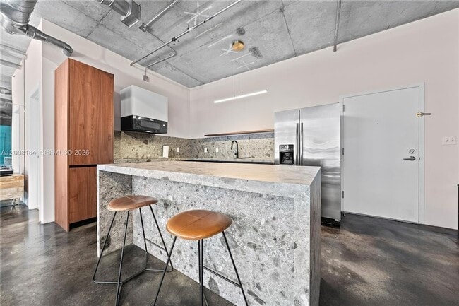 Building Photo - 444 NE 30th St