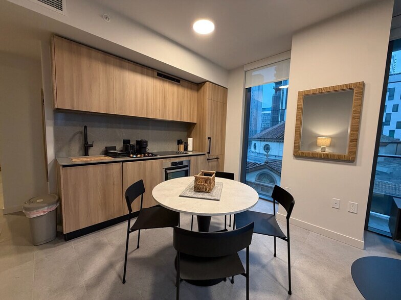 Building Photo - 121 NE 5th St