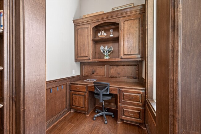 Building Photo - 7414 Dayhill Dr