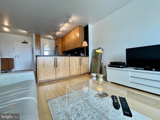 Building Photo - 1301 20th St NW