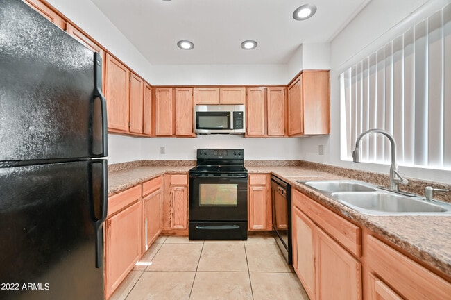 Building Photo - 2602 W Winchcomb Dr