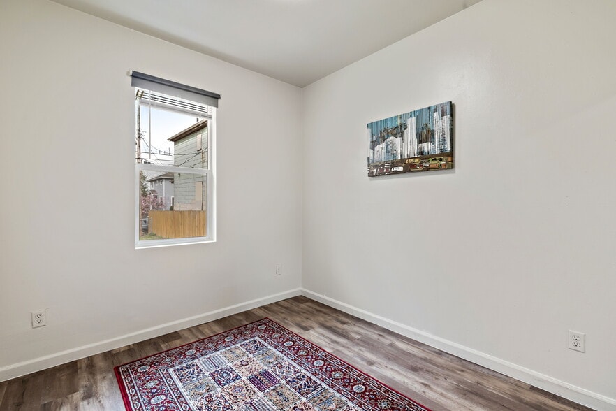 Upper Bedroom - 1521 E Spruce St