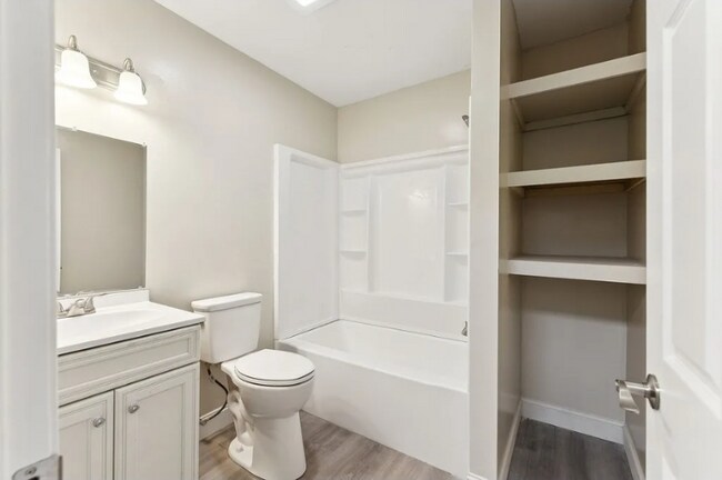 Building Photo - 306 W 17th St