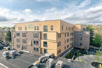 Building Photo - 9 Central St