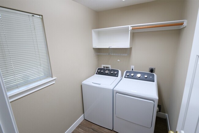 Building Photo - 24402 Pepperrell Pl St