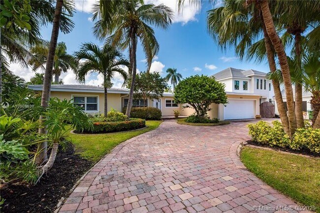 Building Photo - 1223 Seminole Dr