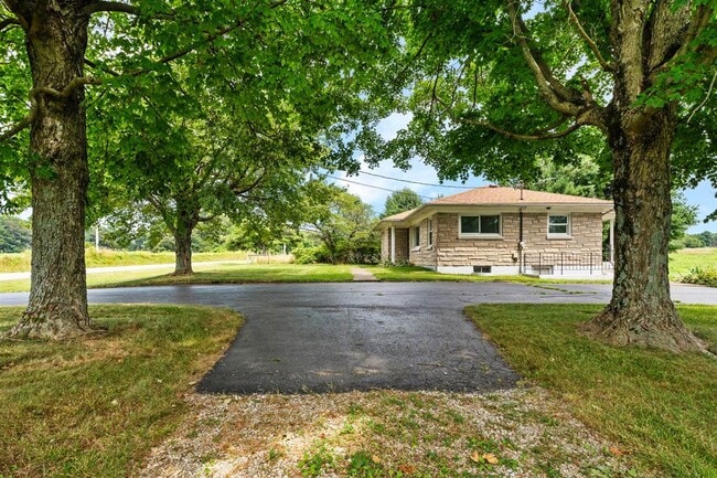 Building Photo - 2725 Rhodelia Rd
