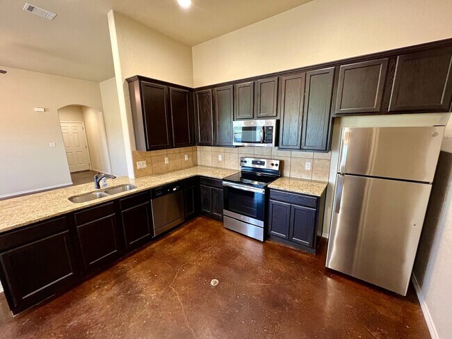Building Photo - Luxury 3/2 Duplex in NBTX