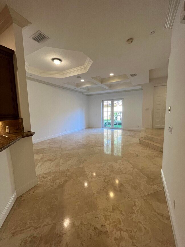 Building Photo - 355 NE 69th Cir