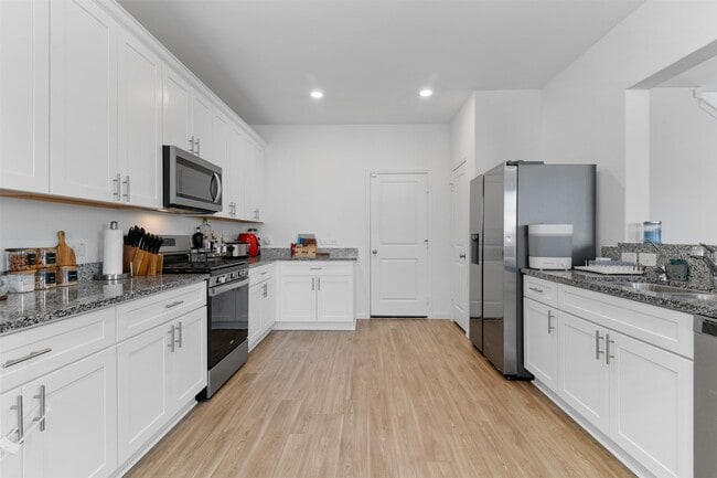 Building Photo - 19326 Sandy Woods Dr