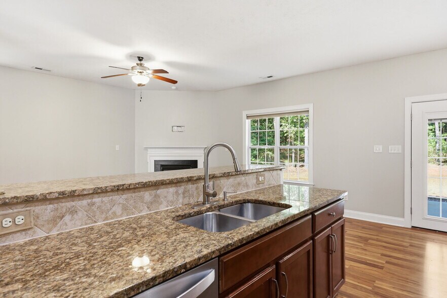 Building Photo - 768 Riverbirch Dr