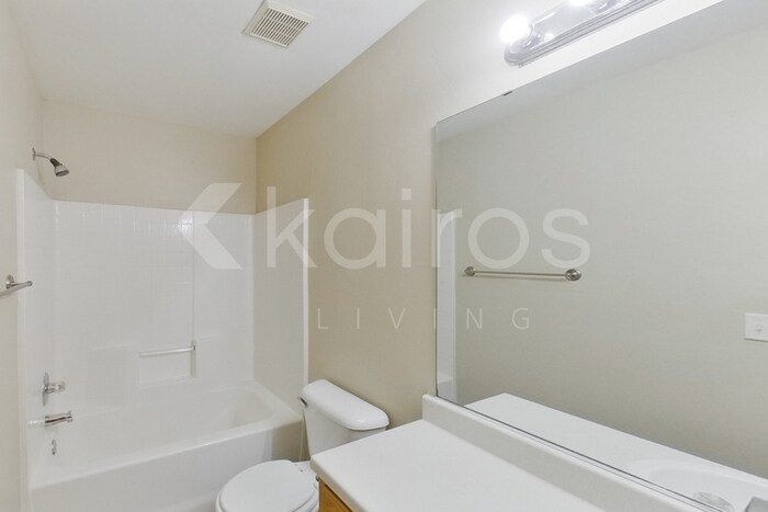 Building Photo - 1129 NE 8th St