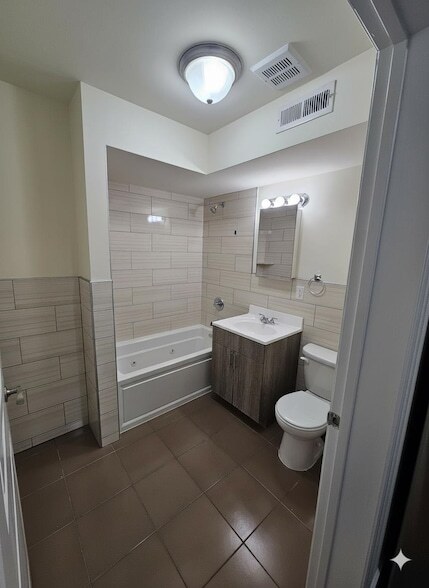 Building Photo - 112 39th St