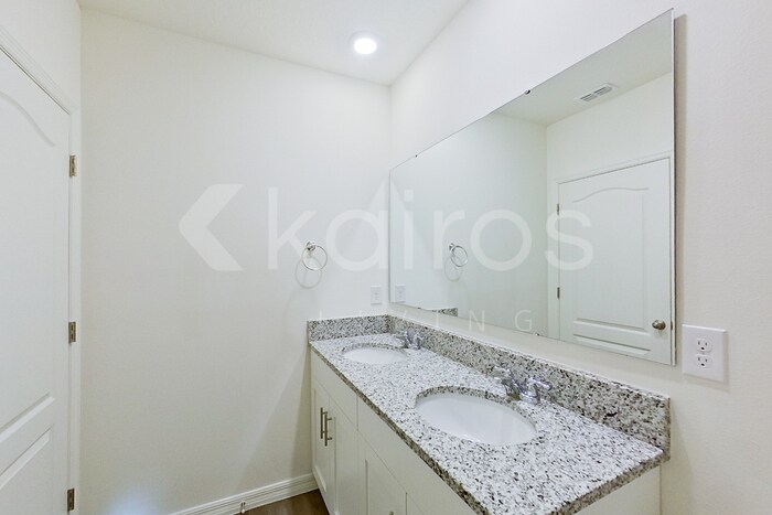 Building Photo - 32032 Katelin Cir