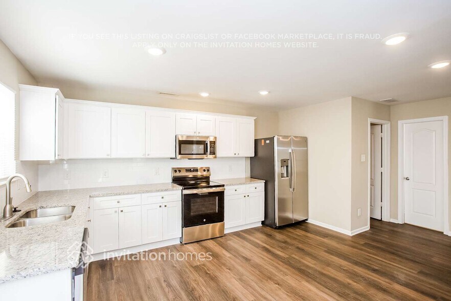 Building Photo - 726 Sinclair Dr