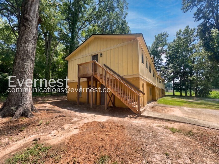 Building Photo - 397 Annie St