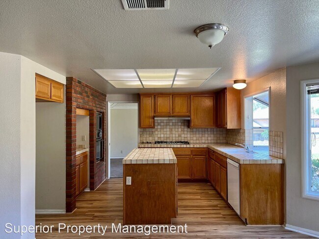 Building Photo - 4 br, 3 bath House - 910 High Country Dr.