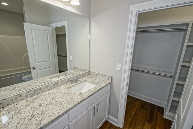 Building Photo - 33260 LA-16