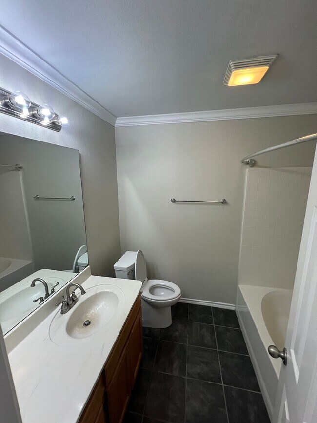 Building Photo - 970 Austin Ct