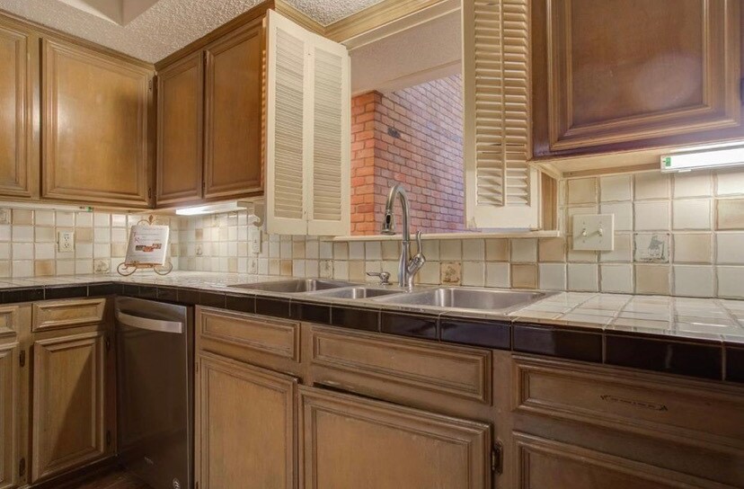 Kitchen Part 3 - 4610 Indiana Ave