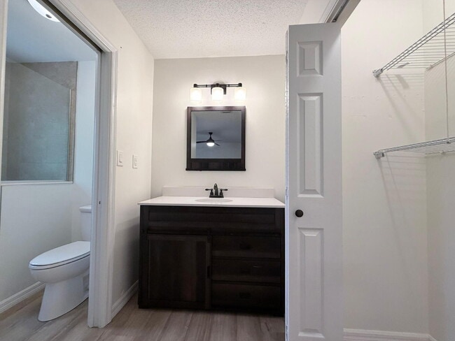 Building Photo - Available Now | Move-In Ready Rental in SE Ocala/Silversprings Shores