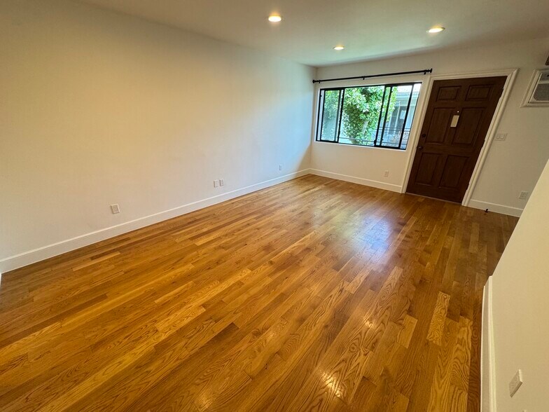 Building Photo - 625 N Hayworth Ave