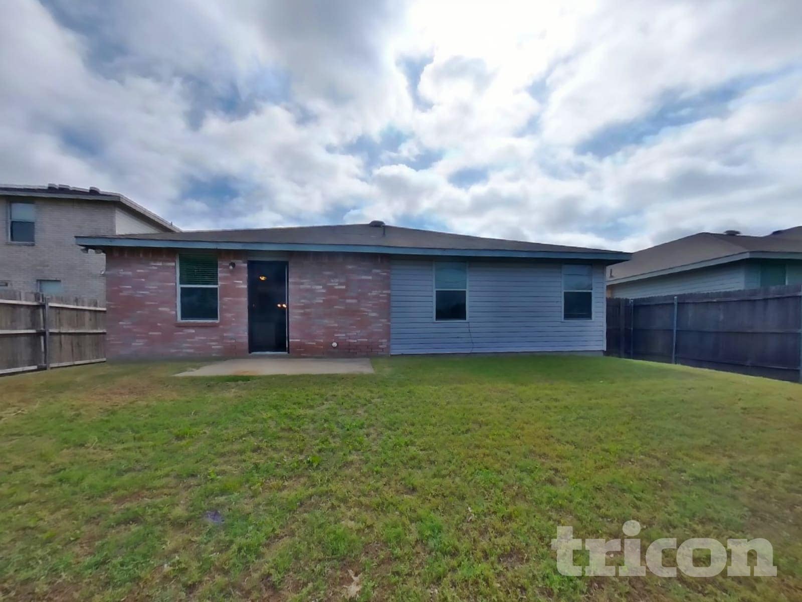 Building Photo - 5021 Village Stone Ct