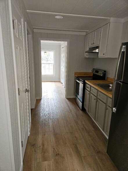 Building Photo - 910 Backwoods Rd