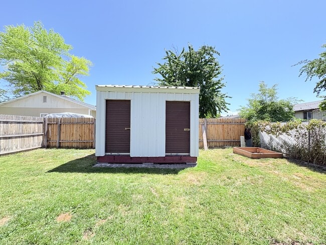 Building Photo - 1616 S 400 W St