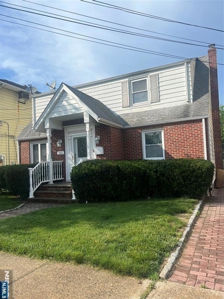 Primary Photo - 261 Hathaway St
