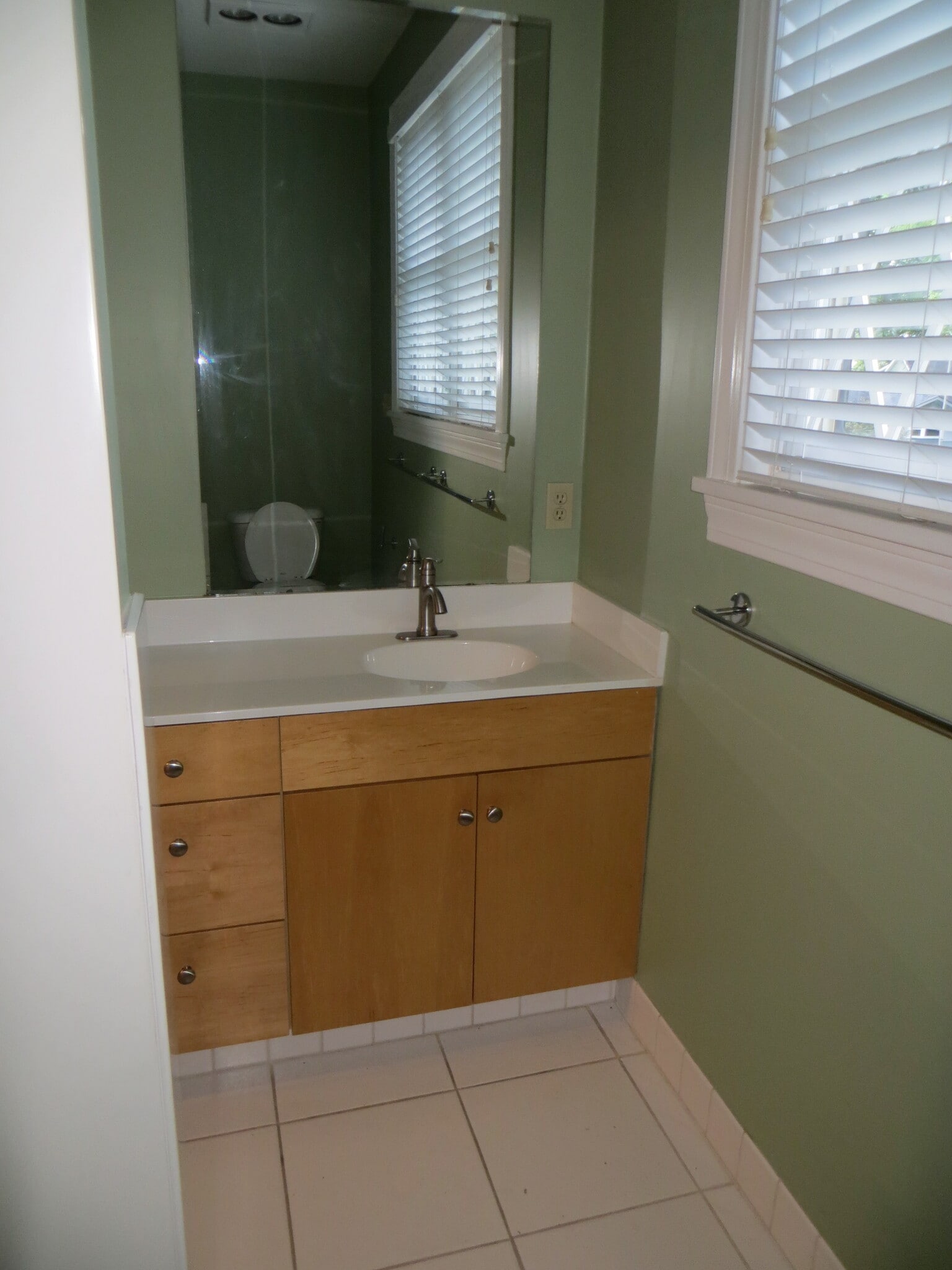 Vanity - 2115 Gladstone Ave