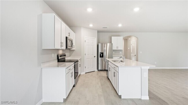 Building Photo - 1903 Cape Coral Pkwy W