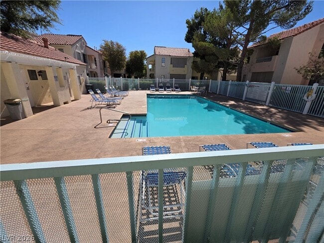 Building Photo - 4865 S Torrey Pines Dr