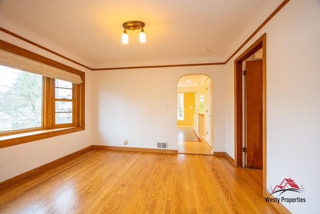 Building Photo - 3205 NE Davis St