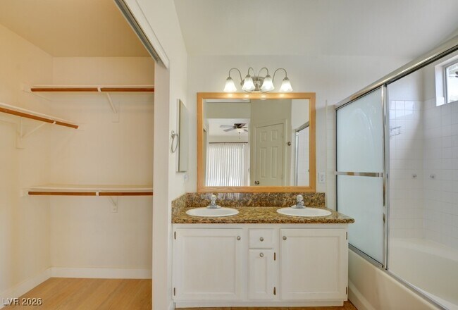 Building Photo - 2300 Steinke Ln