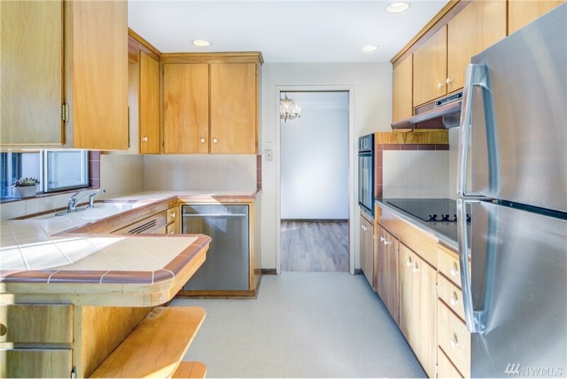 Building Photo - 1811 N 147th St