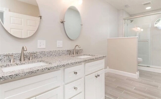 Building Photo - Beautiful Home on 1 acre lot in Milton