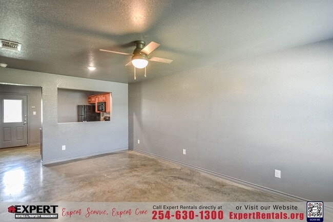 Building Photo - Discover the perfect blend of comfort and convenience!!